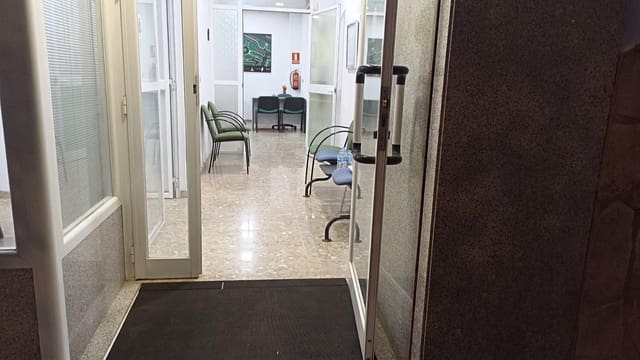 Gewerbe zu verkaufen in Córdoba Stadt - 85.000 € (Ref: 9901481)