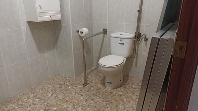 Gewerbe zu verkaufen in Córdoba Stadt - 85.000 € (Ref: 9901481)