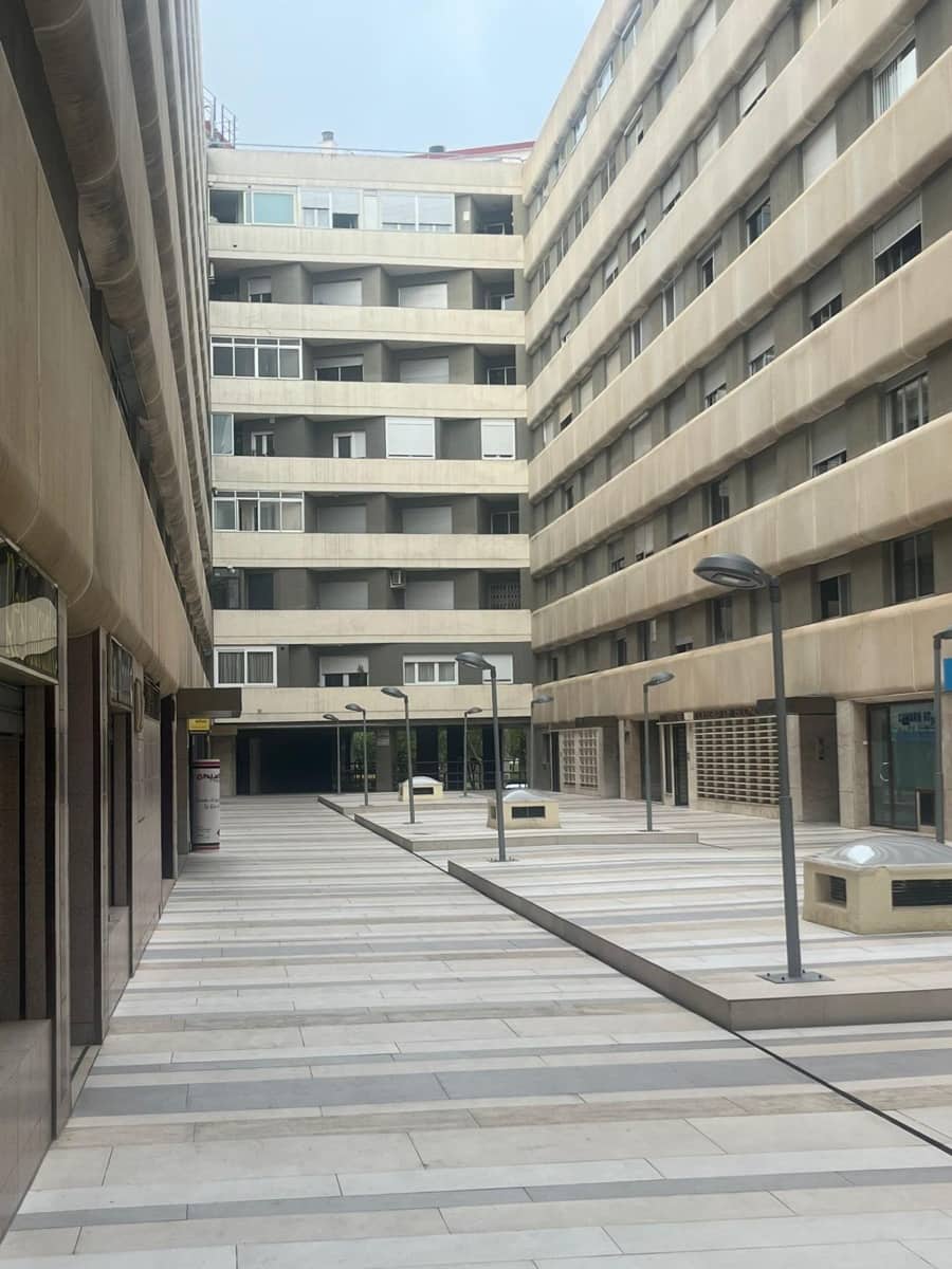 Local Comercial en Córdoba ciudad en alquiler - 1.750 € (Ref: 9901484)