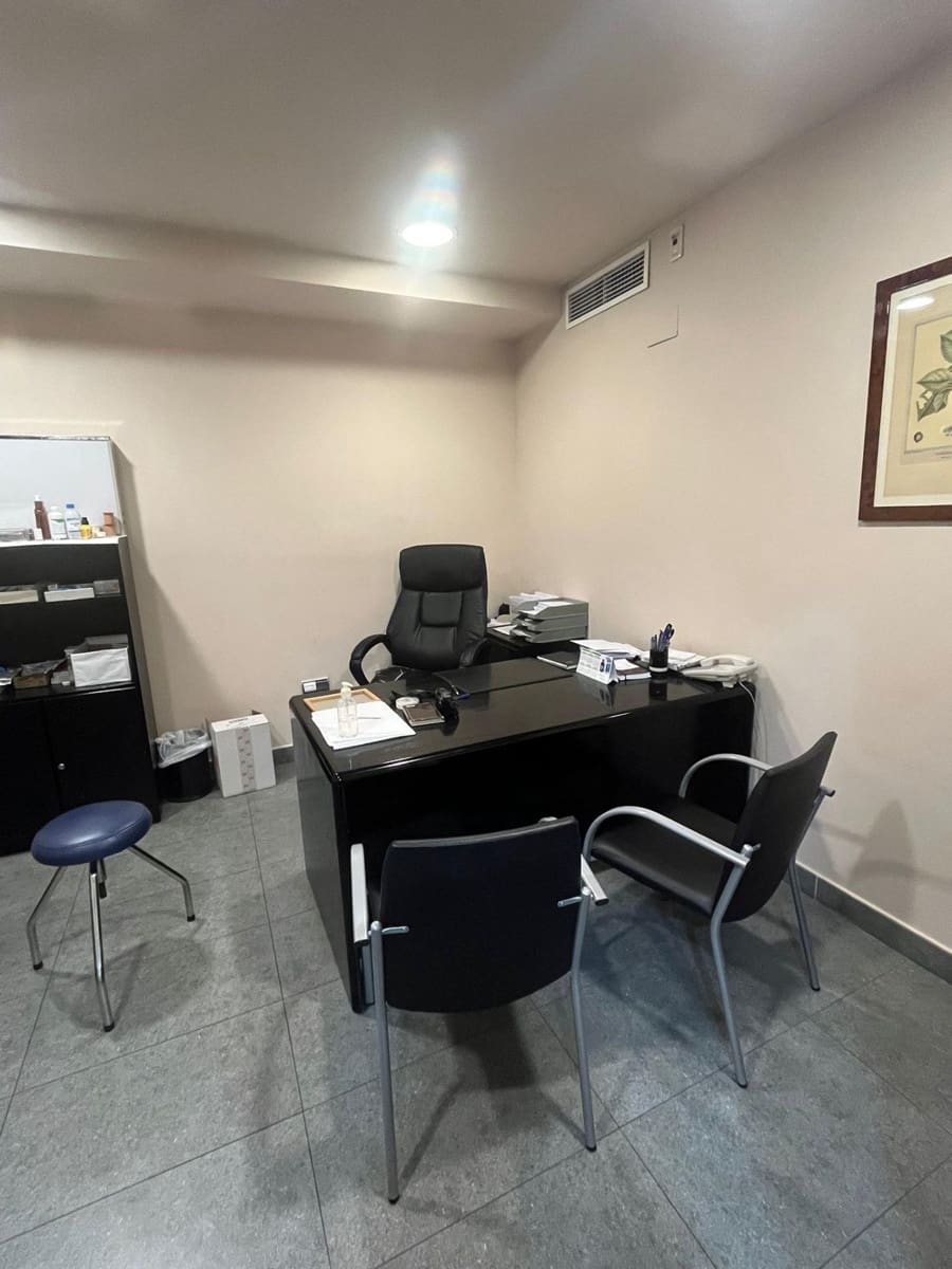 Local Comercial en Córdoba ciudad en alquiler - 1.750 € (Ref: 9901484)