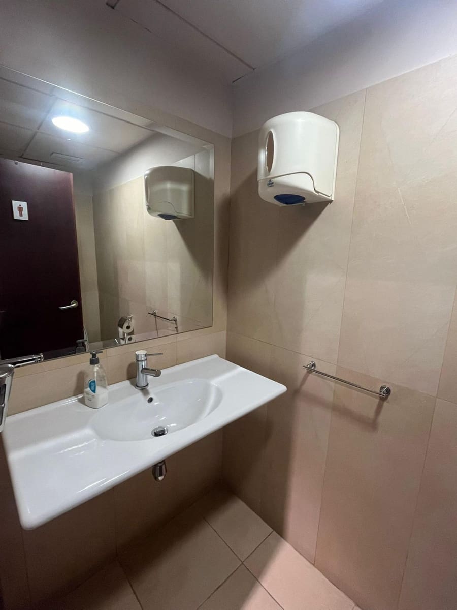 Local Comercial en Córdoba ciudad en alquiler - 1.750 € (Ref: 9901484)