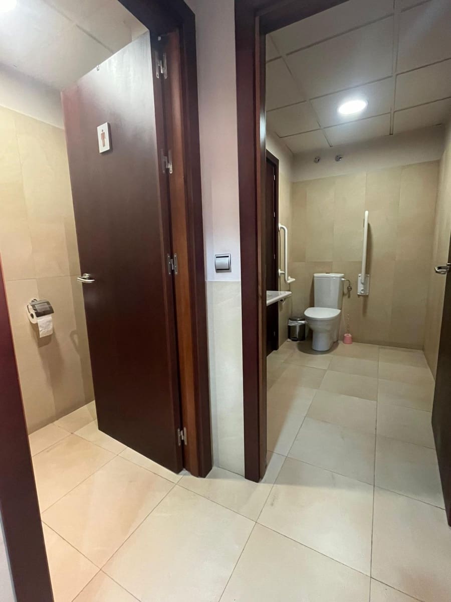 Local Comercial en Córdoba ciudad en alquiler - 1.750 € (Ref: 9901484)