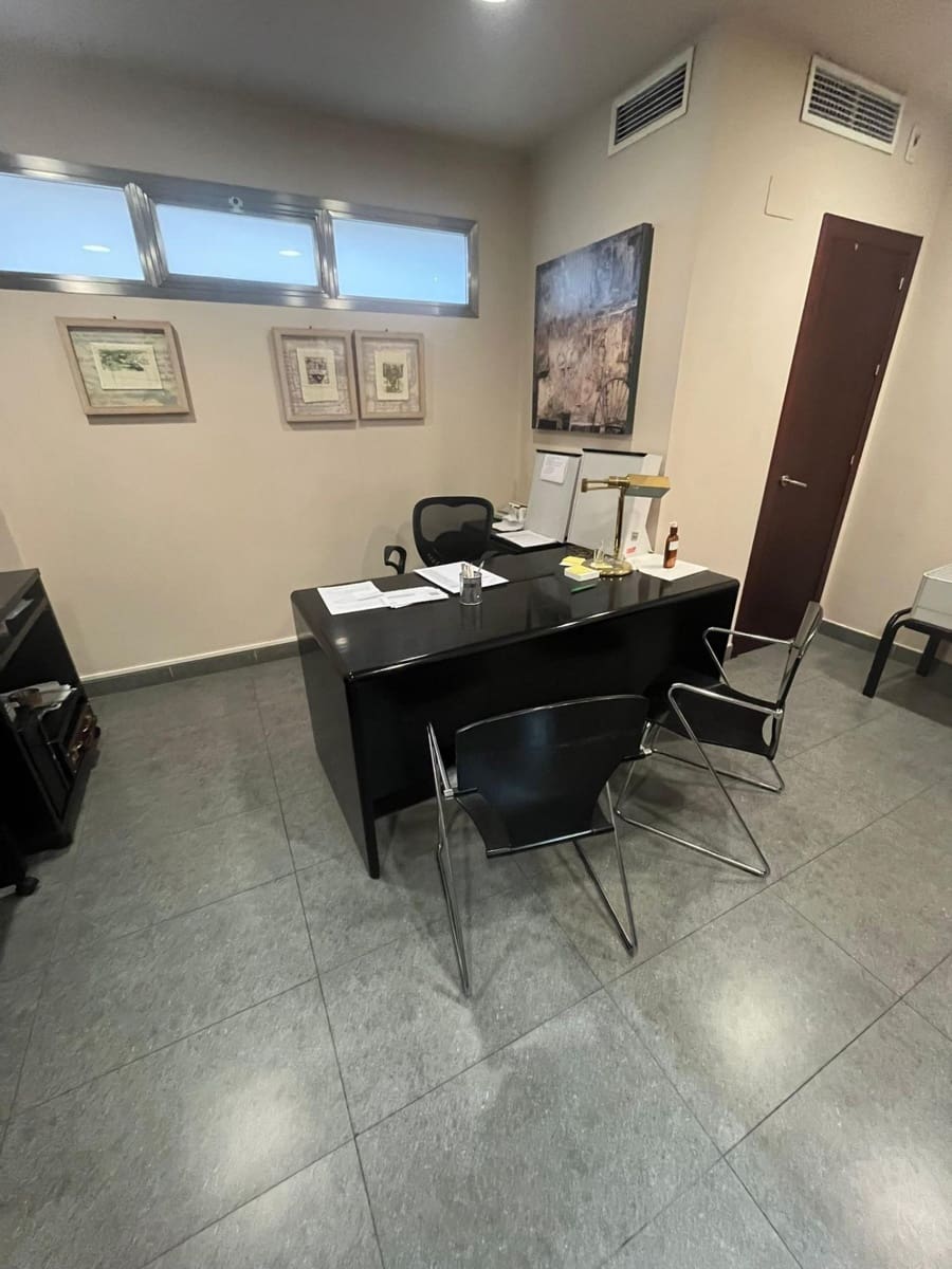 Local Comercial en Córdoba ciudad en alquiler - 1.750 € (Ref: 9901484)