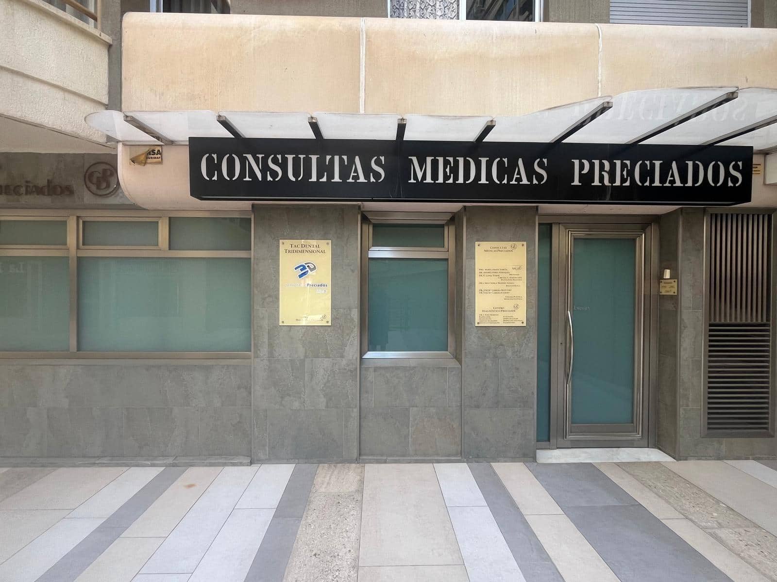Local Comercial en Córdoba ciudad en alquiler - 1.750 € (Ref: 9901484)