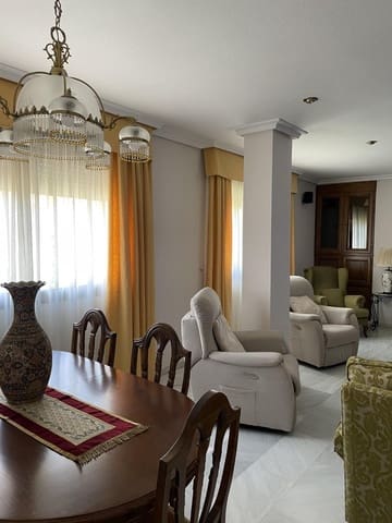5 soveværelse Lejlighed til salg i Córdoba by med garage - € 379.900 (Ref: 9901497)