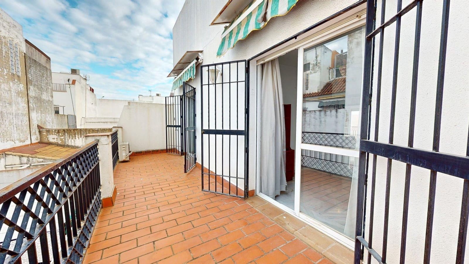 5 quarto Moradia em Banda para venda em Cordova cidade com garagem - 360 000 € (Ref: 9901498)