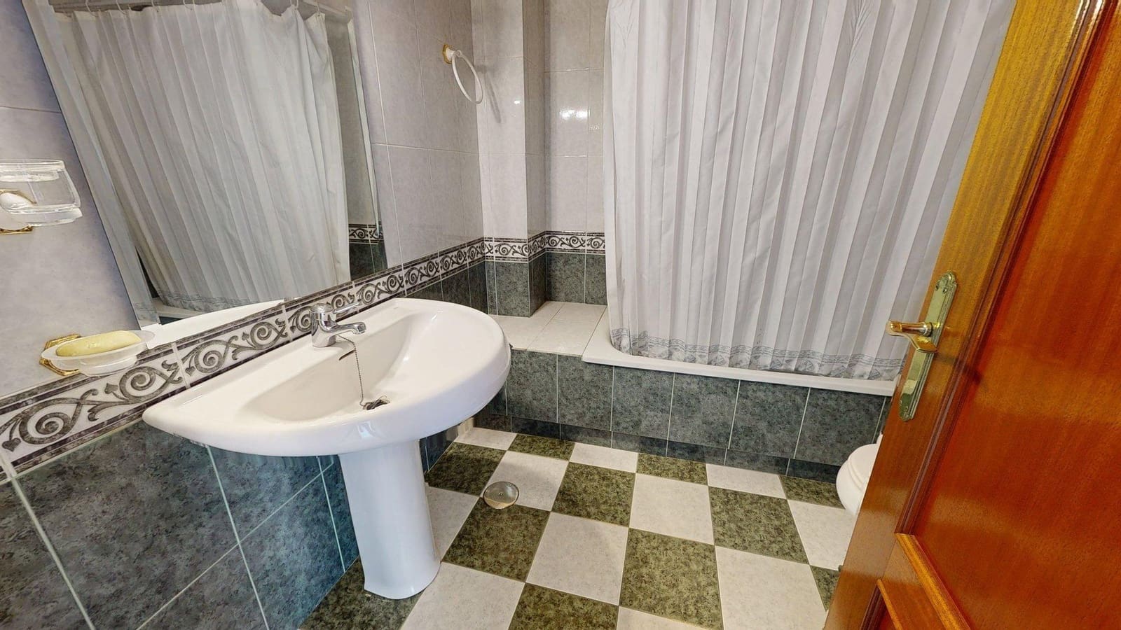 5 quarto Moradia em Banda para venda em Cordova cidade com garagem - 360 000 € (Ref: 9901498)