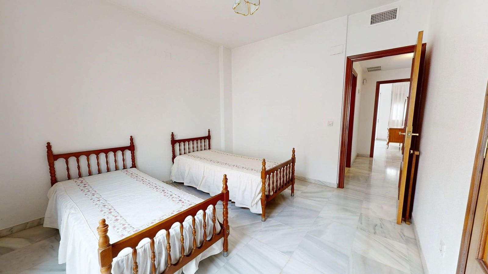 5 quarto Moradia em Banda para venda em Cordova cidade com garagem - 360 000 € (Ref: 9901498)