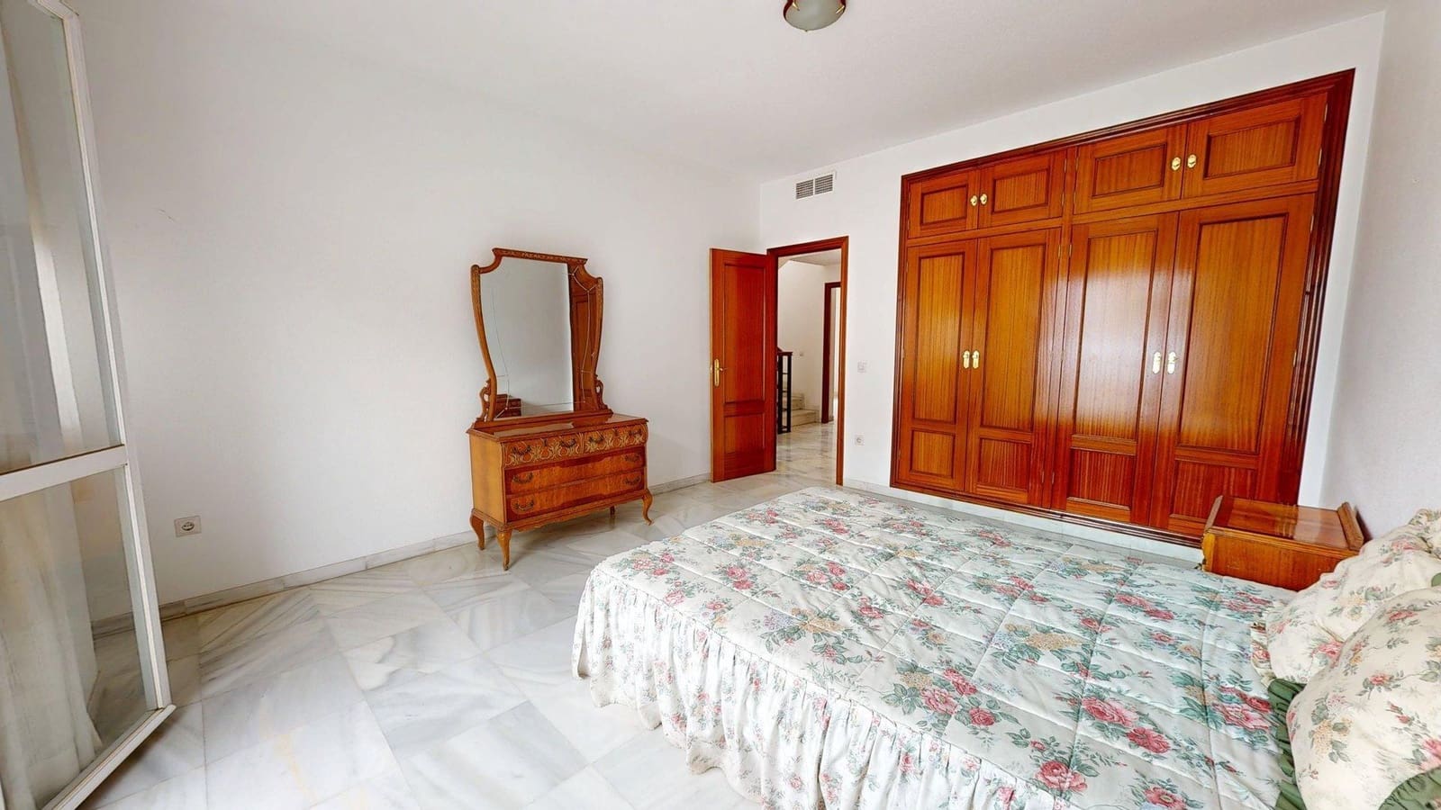 5 quarto Moradia em Banda para venda em Cordova cidade com garagem - 360 000 € (Ref: 9901498)