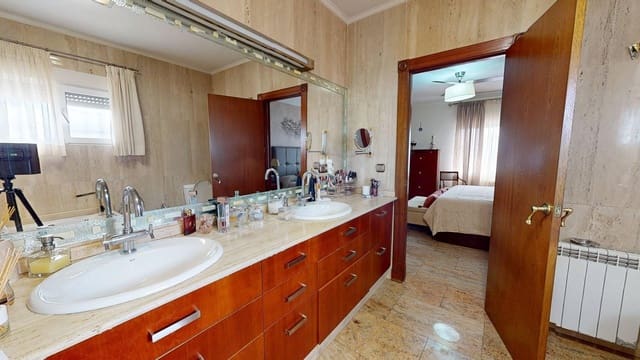 6 sypialnia Willa na sprzedaż w Miasto Kordoba z basenem garażem - 900 000 € (Ref: 9901500)