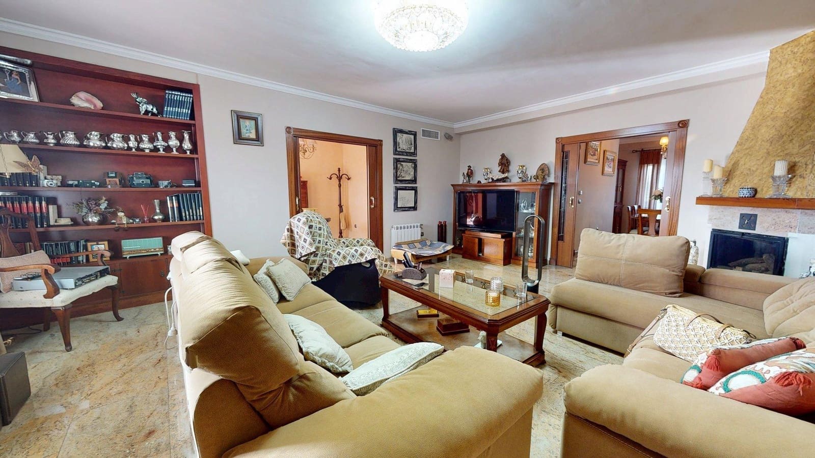 6 bedroom Villa for sale in Cordoba city with pool garage - € 900,000 (Ref: 9901500)