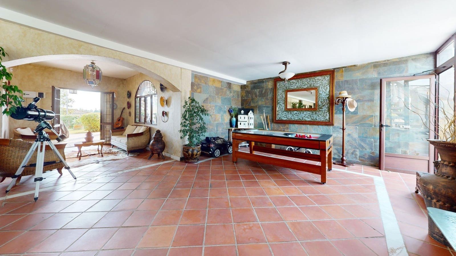 6 bedroom Villa for sale in Cordoba city with pool garage - € 900,000 (Ref: 9901500)