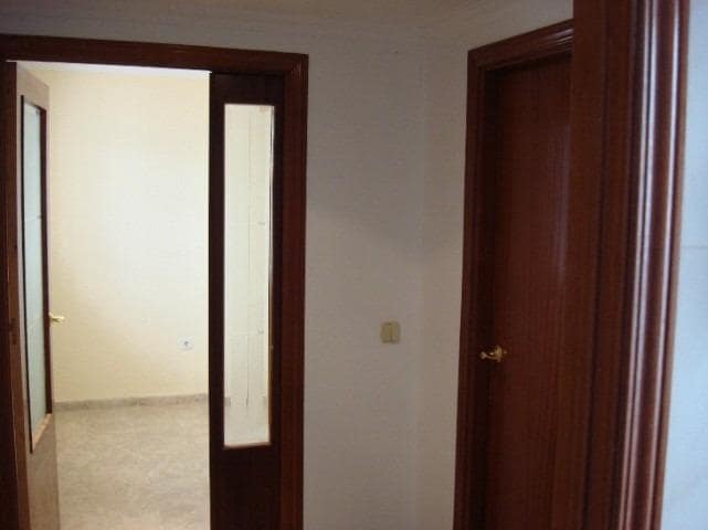 4 quarto Moradia em Banda para venda em Cordova cidade com garagem - 205 000 € (Ref: 9901501)