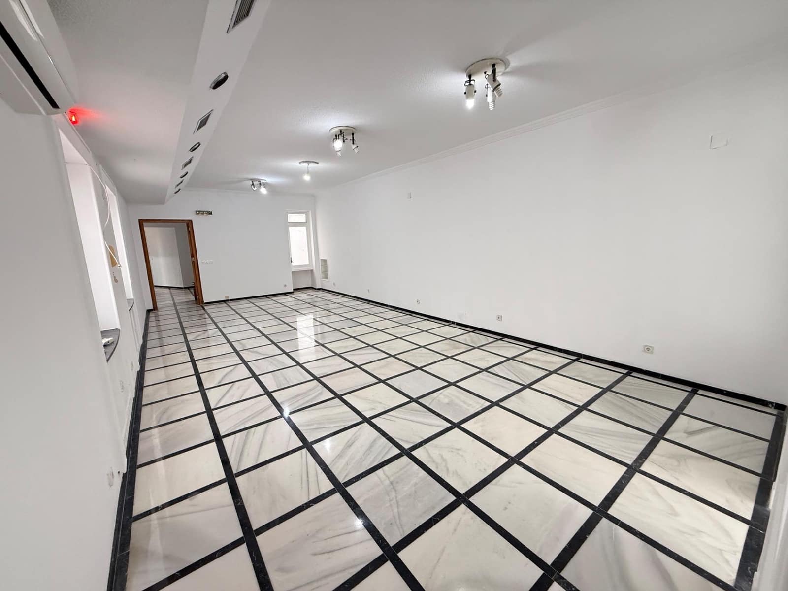 4 makuuhuone Toimisto vuokrattavana paikassa Cordoba kaupunki - 1 750 € (Ref: 9901505)