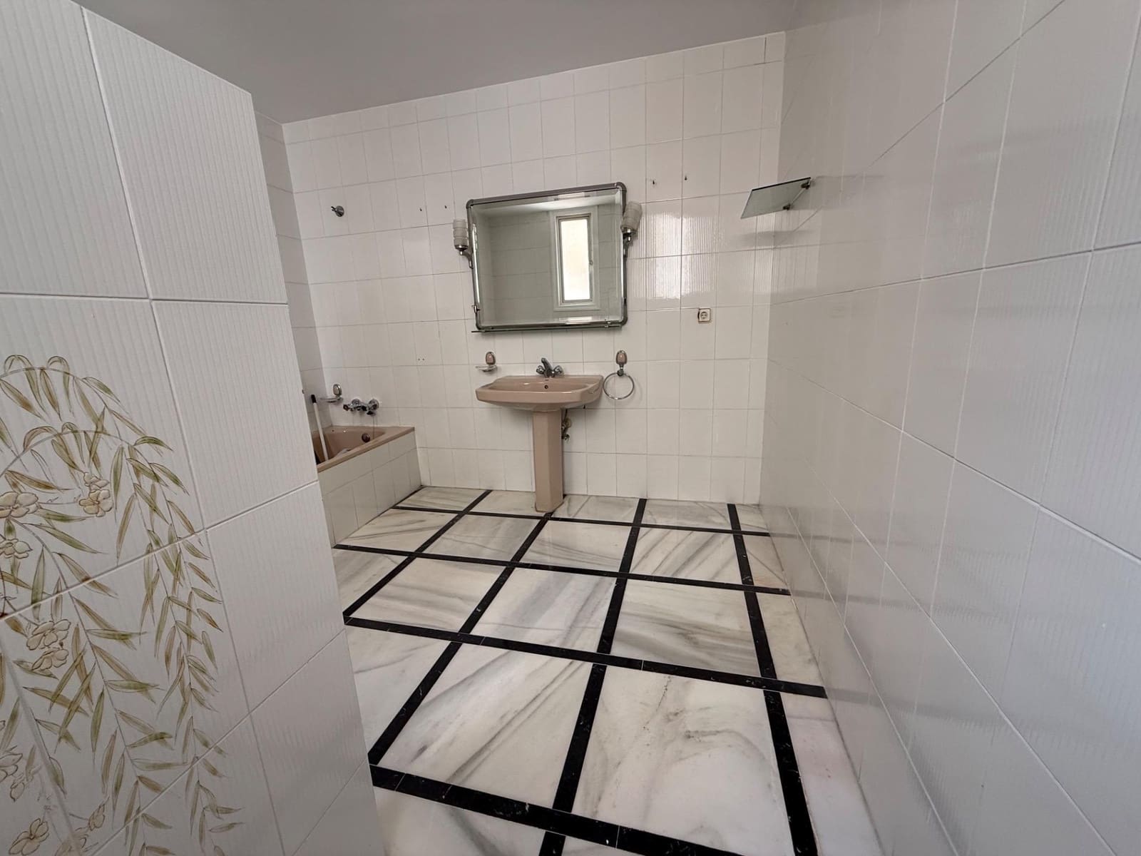 4 makuuhuone Toimisto vuokrattavana paikassa Cordoba kaupunki - 1 750 € (Ref: 9901505)