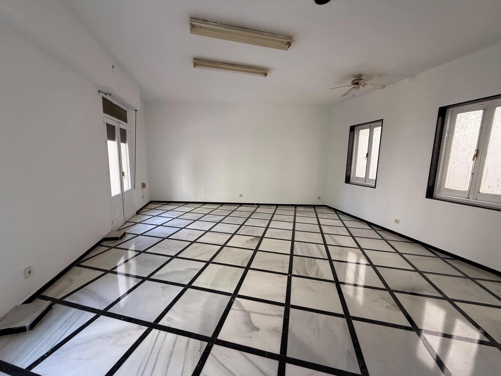 4 makuuhuone Toimisto vuokrattavana paikassa Cordoba kaupunki - 1 750 € (Ref: 9901505)