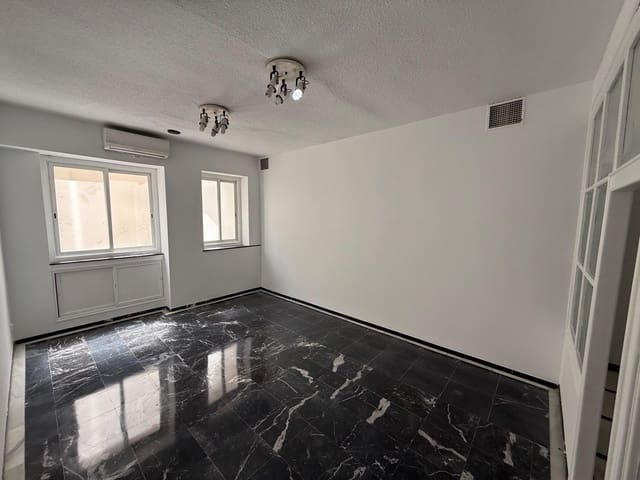 4 bedroom Office for rent in Centro, Córdoba city - € 1,750 (Ref: 9901505)