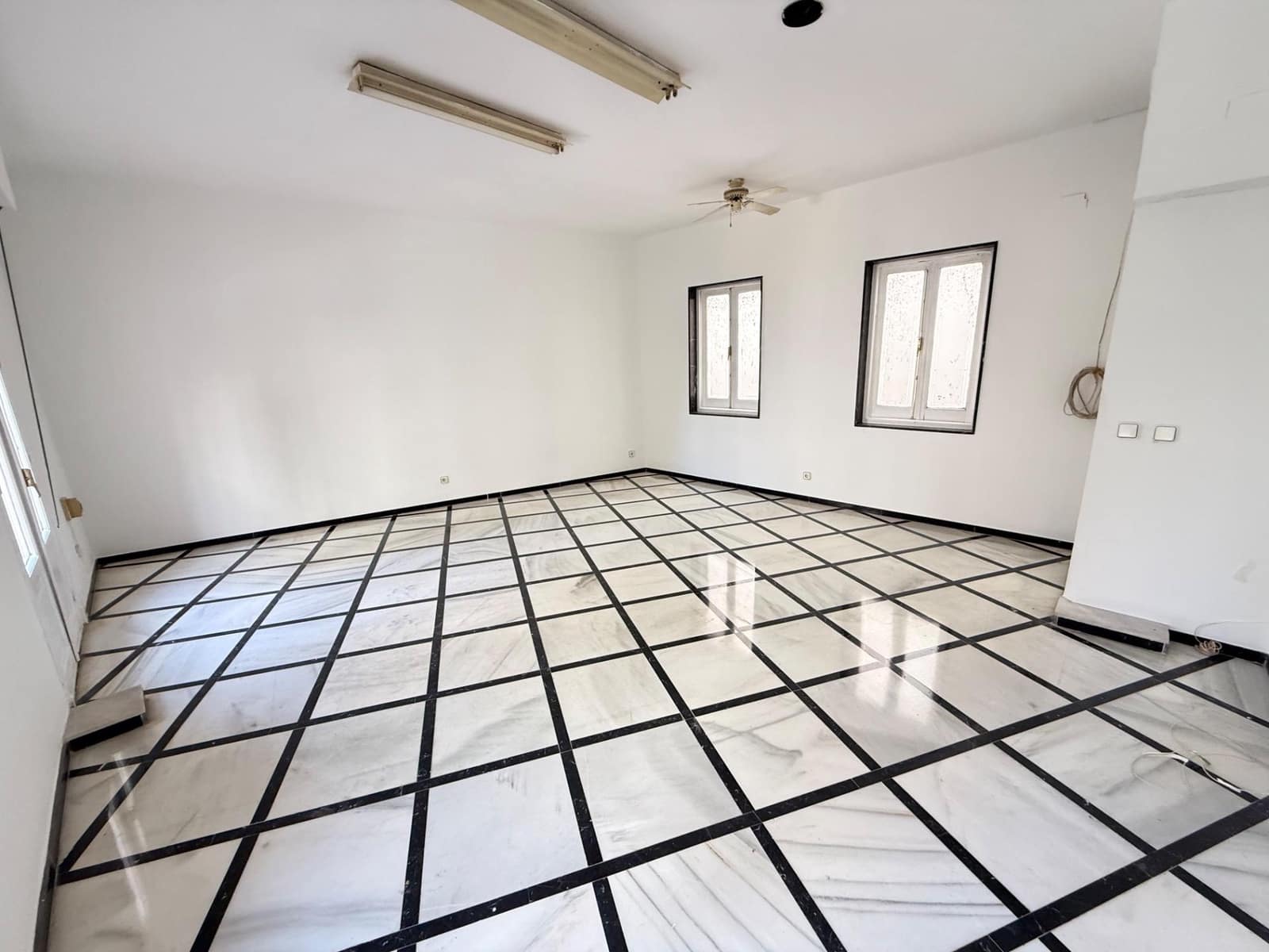 4 makuuhuone Toimisto vuokrattavana paikassa Cordoba kaupunki - 1 750 € (Ref: 9901505)
