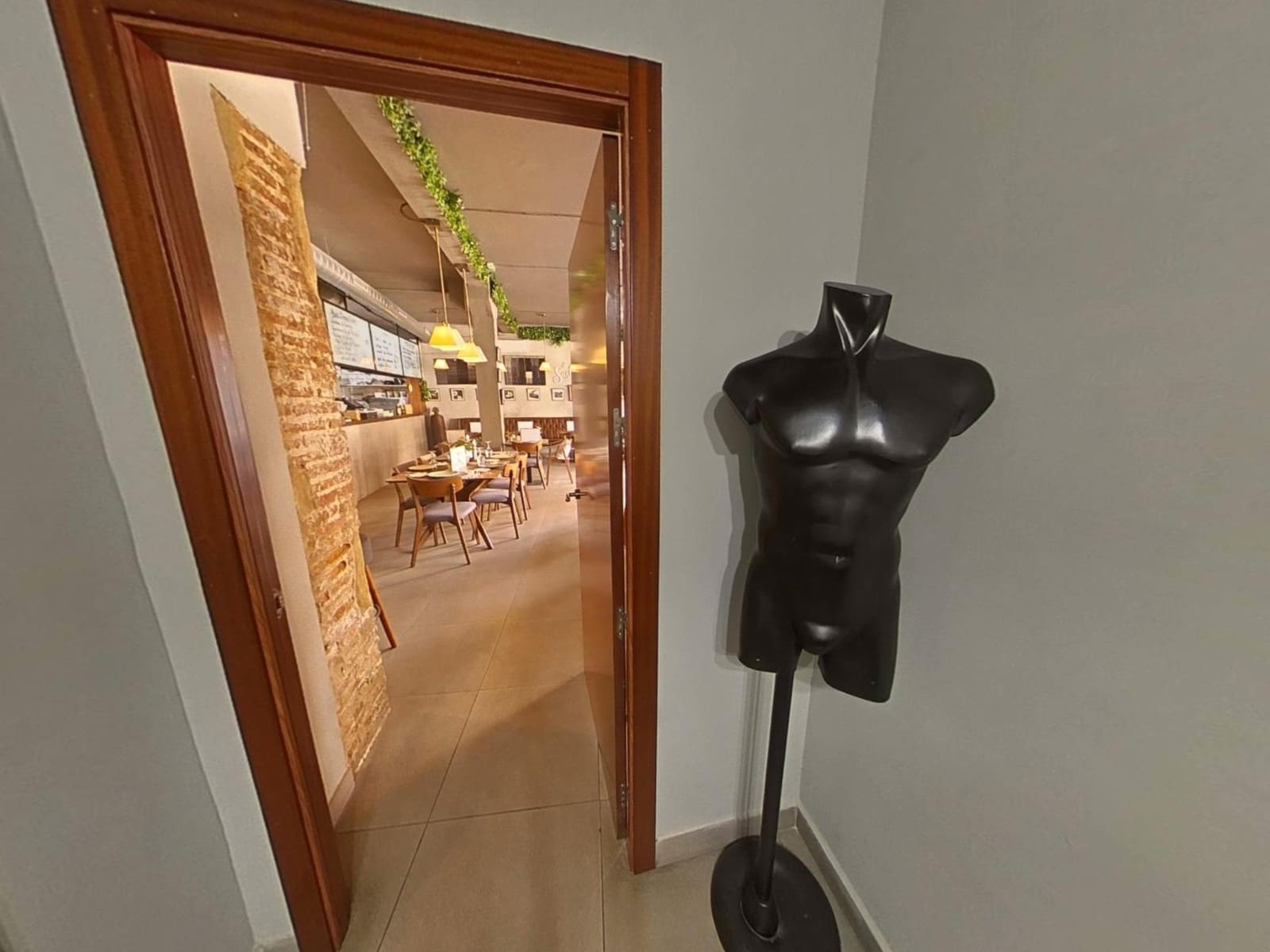 Yritys vuokrattavana paikassa Cordoba kaupunki - 800 € (Ref: 9901508)