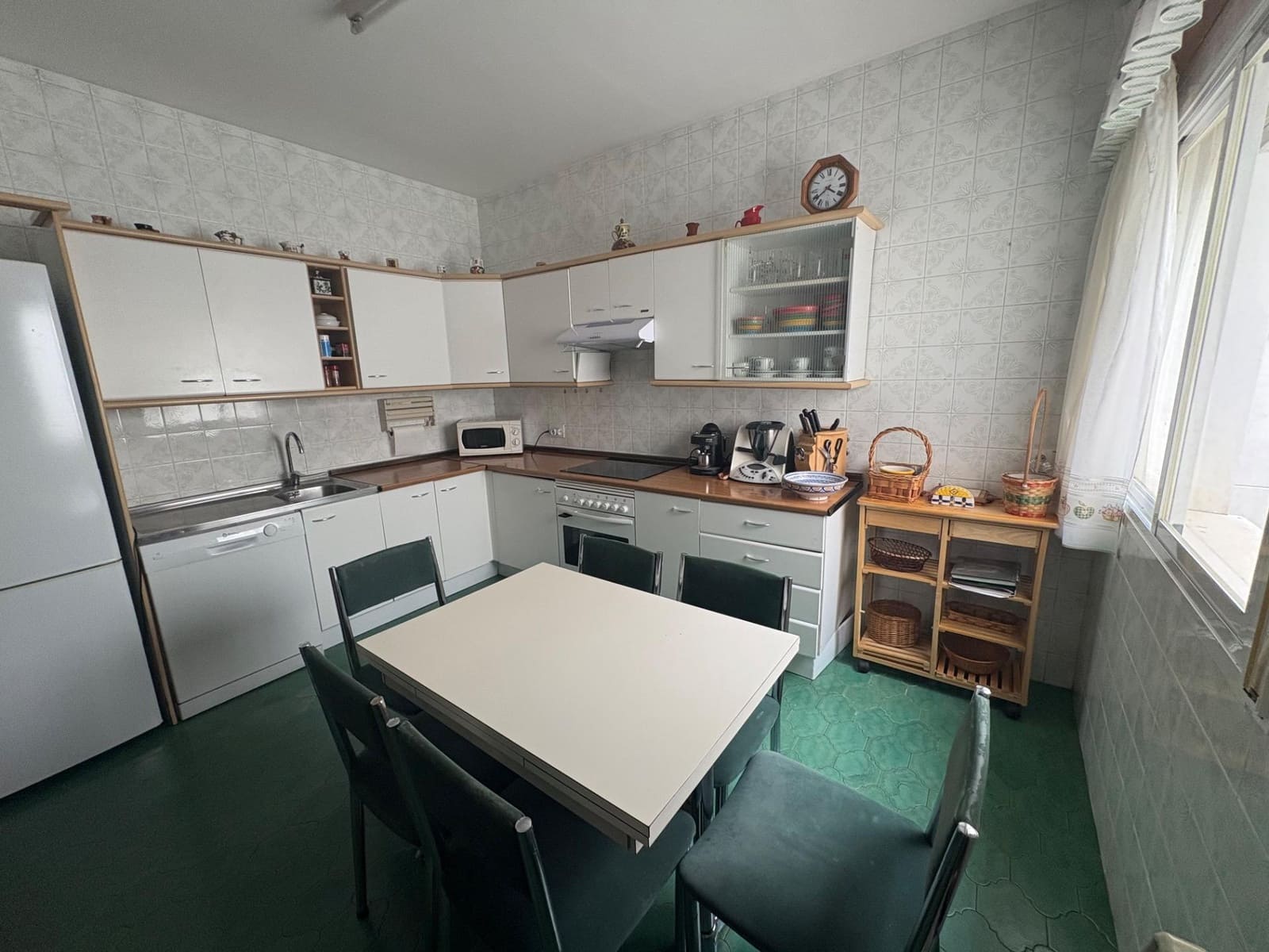 6 bedroom Flat for sale in Cordoba city with garage - € 385,000 (Ref: 9901509)