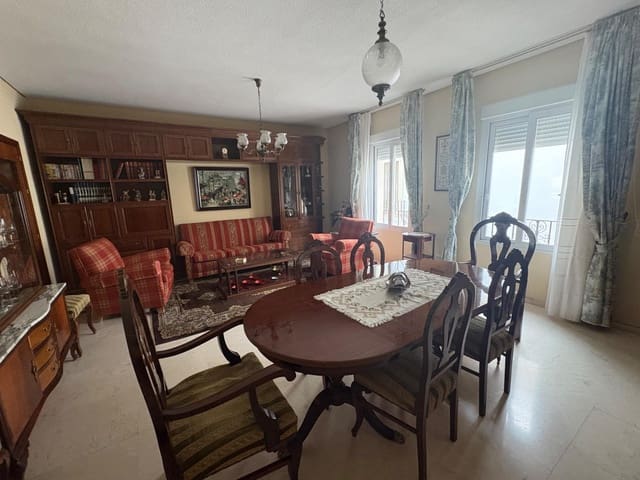 6 soveværelse Lejlighed til salg i Centro, Córdoba by med garage - € 385.000 (Ref: 9901509)