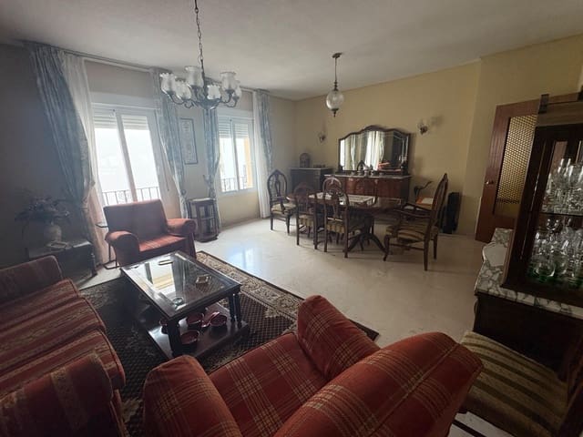 6 soveværelse Lejlighed til salg i Centro, Córdoba by med garage - € 385.000 (Ref: 9901509)