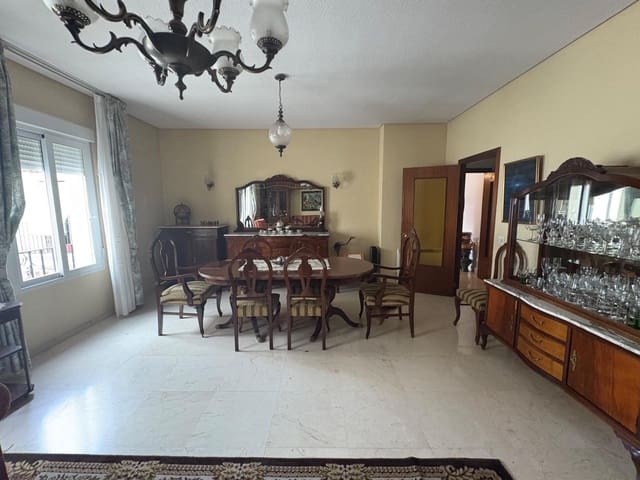6 soveværelse Lejlighed til salg i Centro, Córdoba by med garage - € 385.000 (Ref: 9901509)