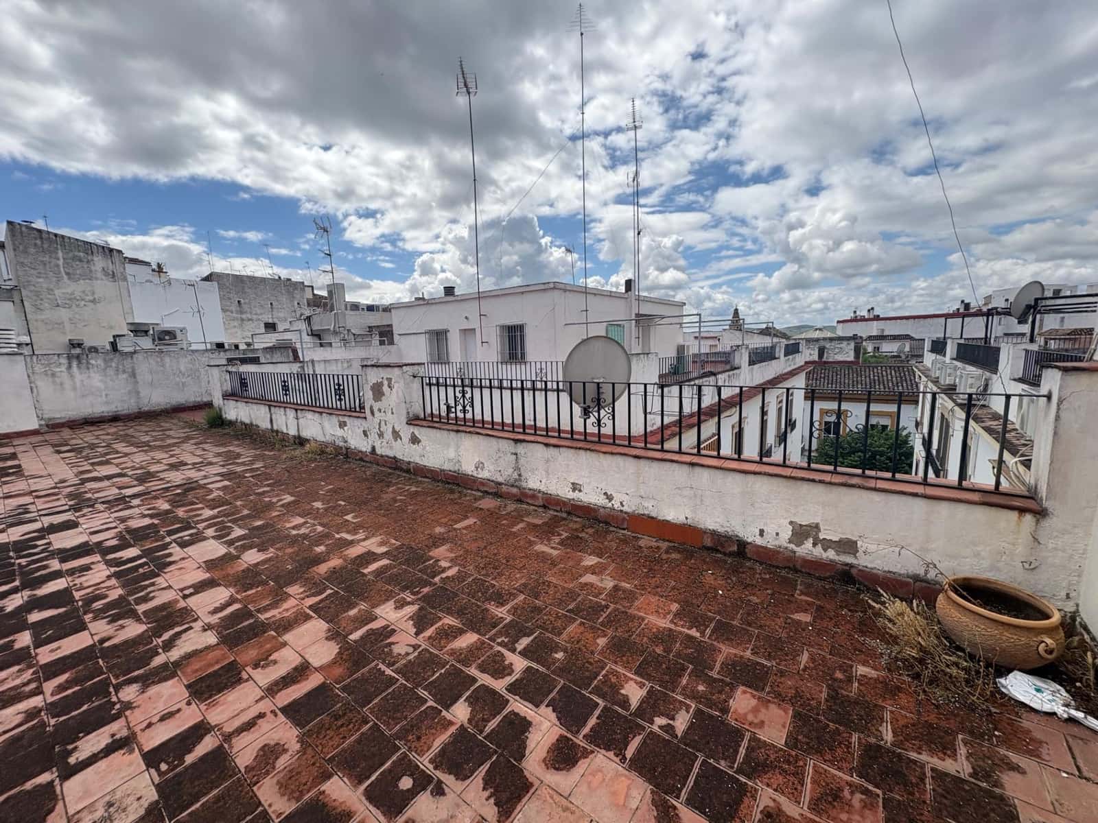 6 bedroom Flat for sale in Cordoba city with garage - € 385,000 (Ref: 9901509)