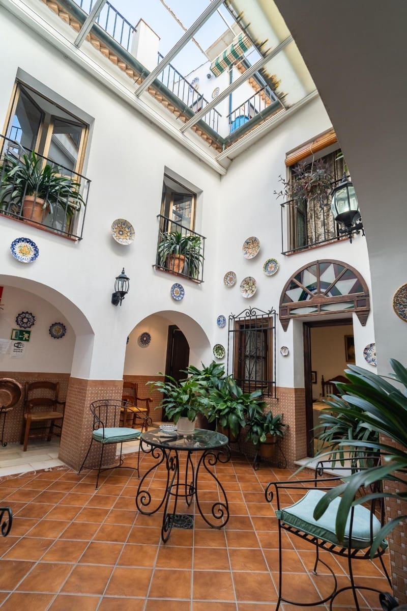 13 sovrum Hotell till salu i Cordoba stad med garage - 748 000 € (Ref: 9901511)