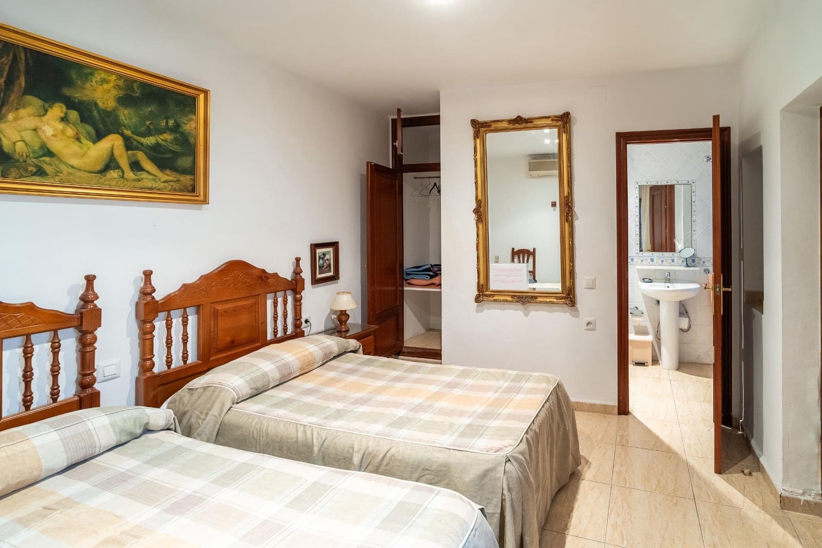 13 sovrum Hotell till salu i Cordoba stad med garage - 748 000 € (Ref: 9901511)