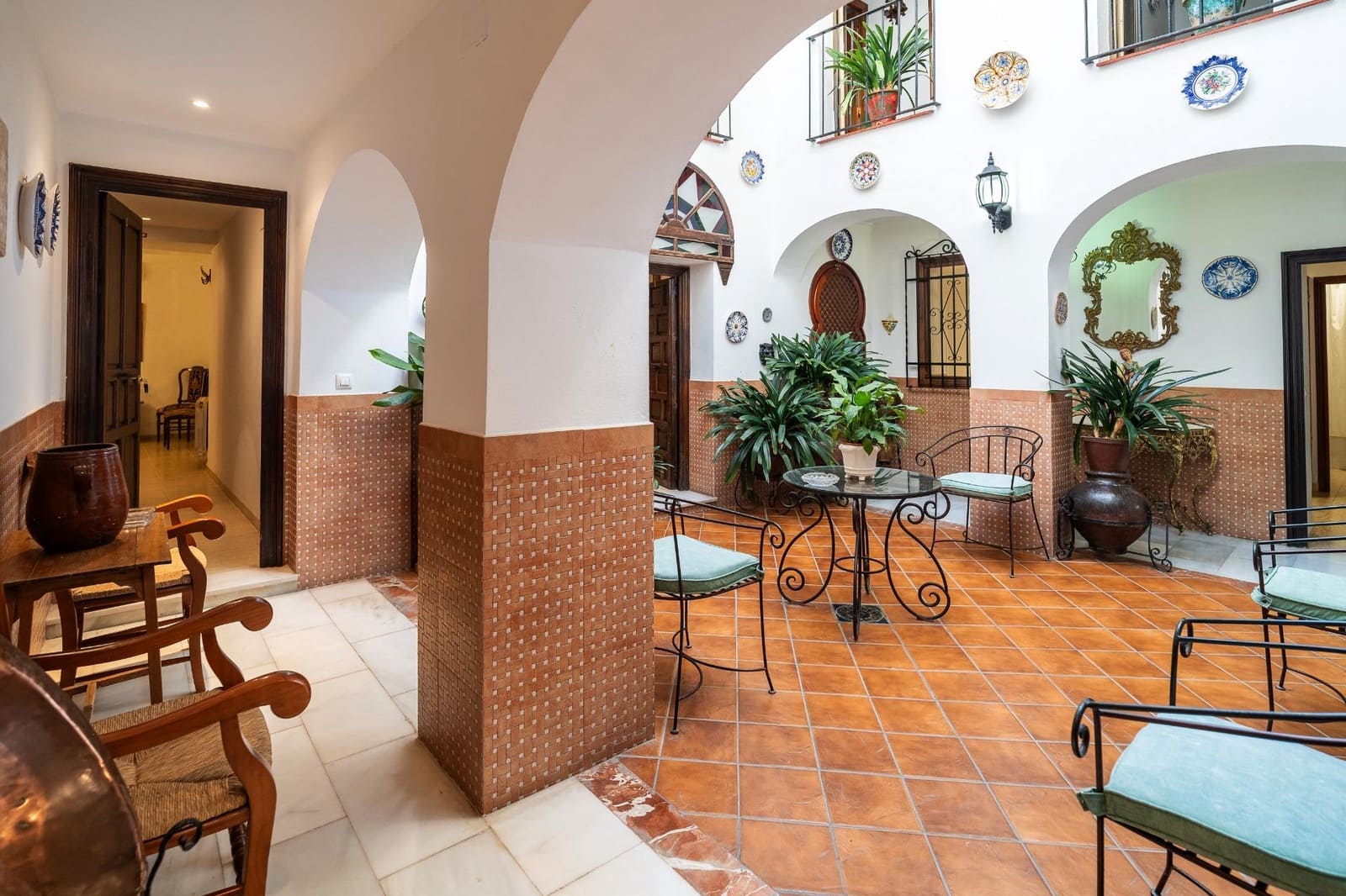 13 sovrum Hotell till salu i Cordoba stad med garage - 748 000 € (Ref: 9901511)