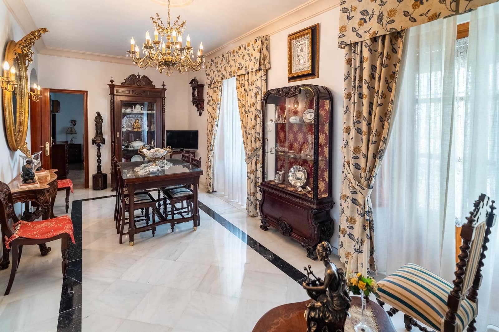 13 sovrum Hotell till salu i Cordoba stad med garage - 748 000 € (Ref: 9901511)