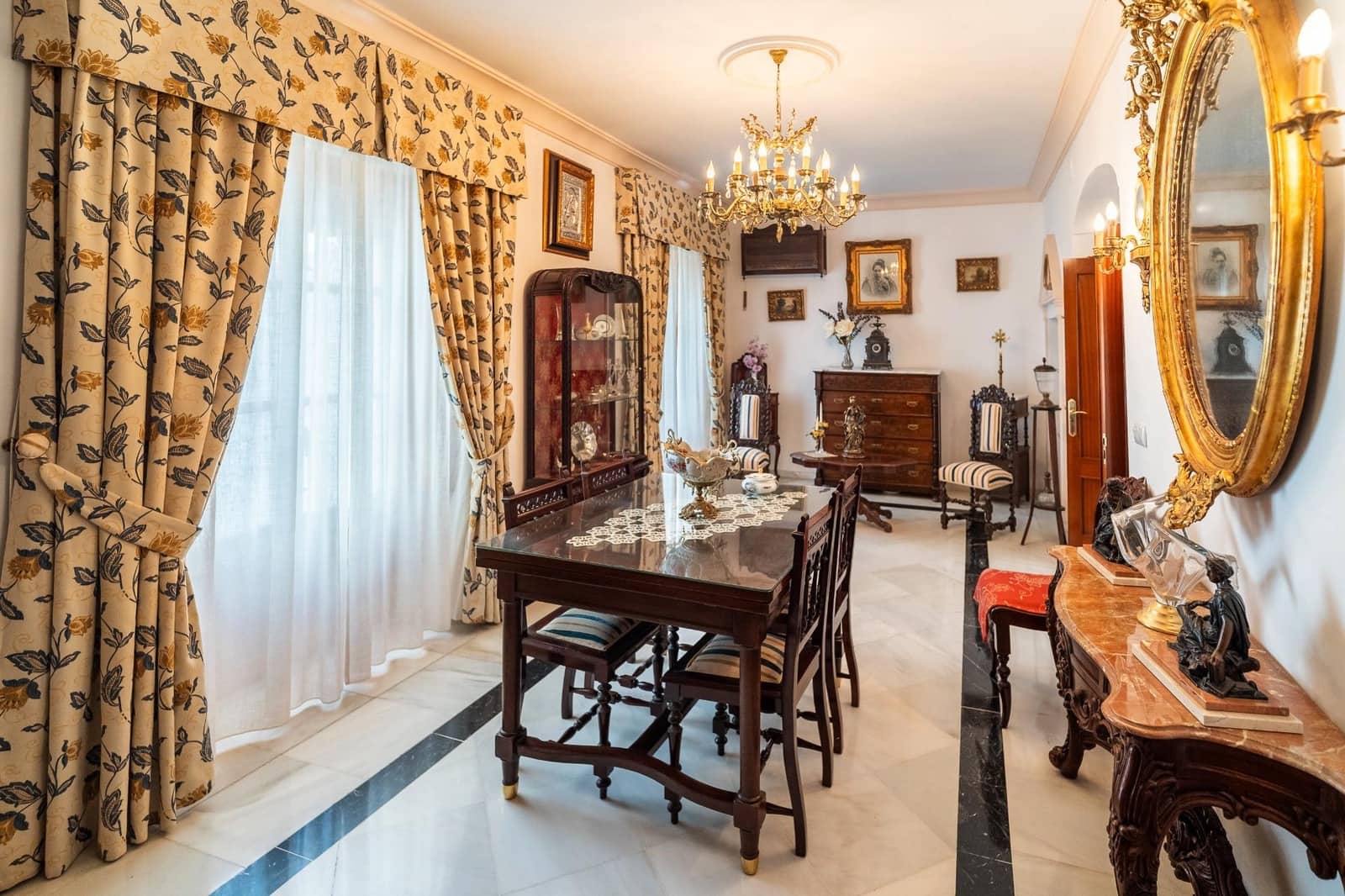 13 sovrum Hotell till salu i Cordoba stad med garage - 748 000 € (Ref: 9901511)
