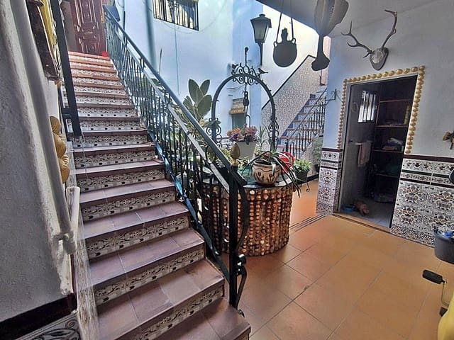 7 bedroom Townhouse for sale in Olivos Borrachos, Córdoba city - € 257,900 (Ref: 9901513)