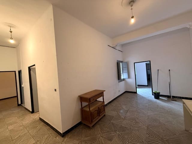 8 bedroom Townhouse for sale in San Lorenzo, Córdoba city with garage - € 360,500 (Ref: 9901514)