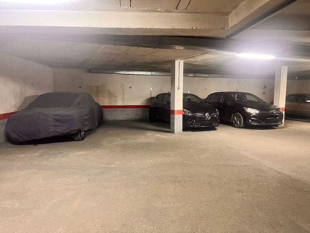 Garage till salu i Santa Marina, Córdoba stad - 21 000 € (Ref: 9901515)