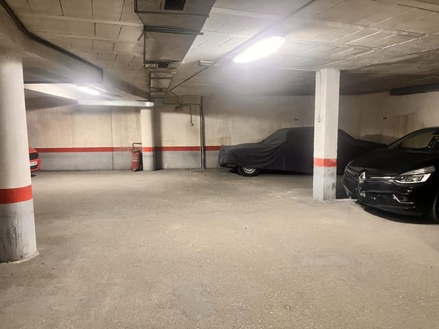 Garage till salu i Santa Marina, Córdoba stad - 21 000 € (Ref: 9901515)