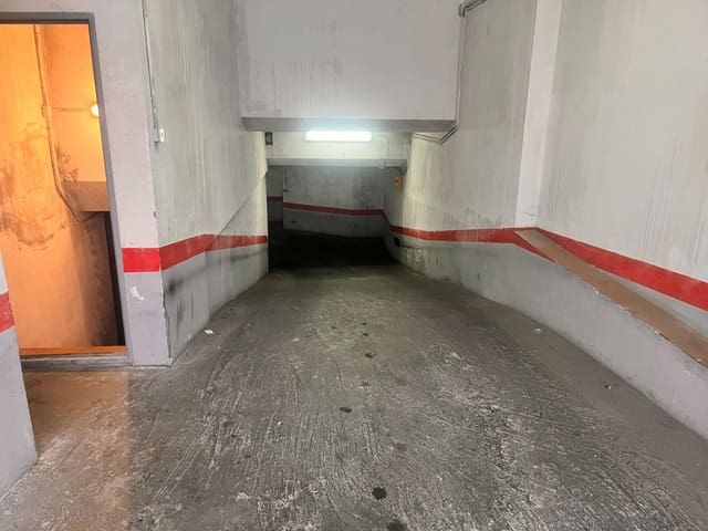 Garage till salu i Santa Marina, Córdoba stad - 21 000 € (Ref: 9901515)