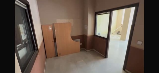 3 soveværelse Erhverv til leje i Arruzafilla, Córdoba by - € 1.800 (Ref: 9901517)