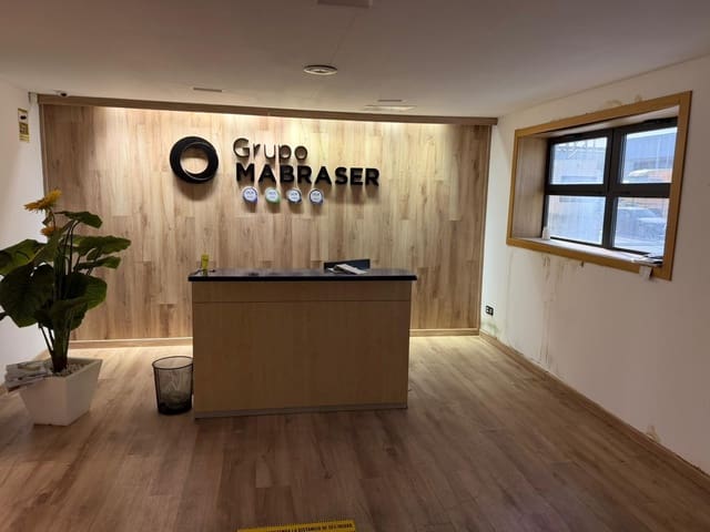 Företag till salu i Córdoba stad med garage - 238 000 € (Ref: 9901518)