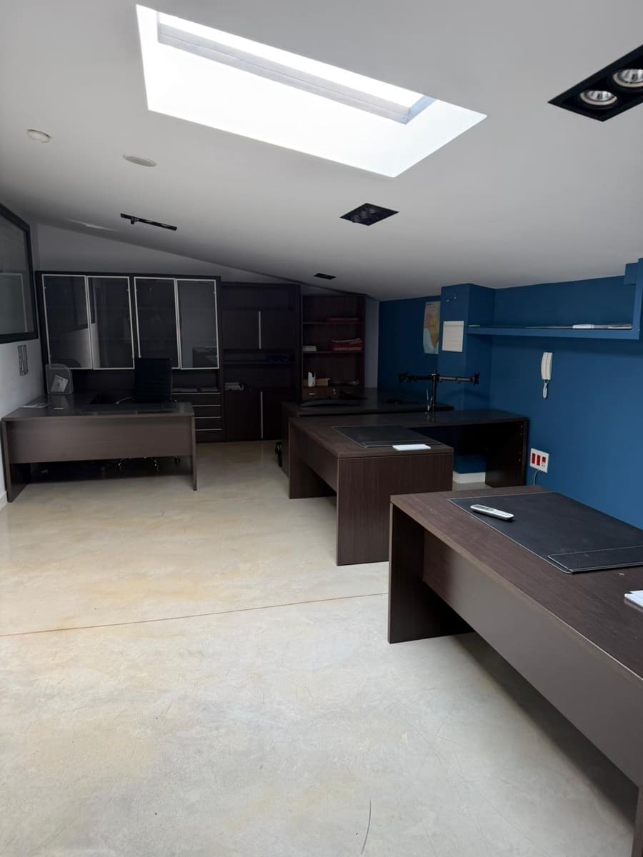 Företag till salu i Cordoba stad med garage - 238 000 € (Ref: 9901518)