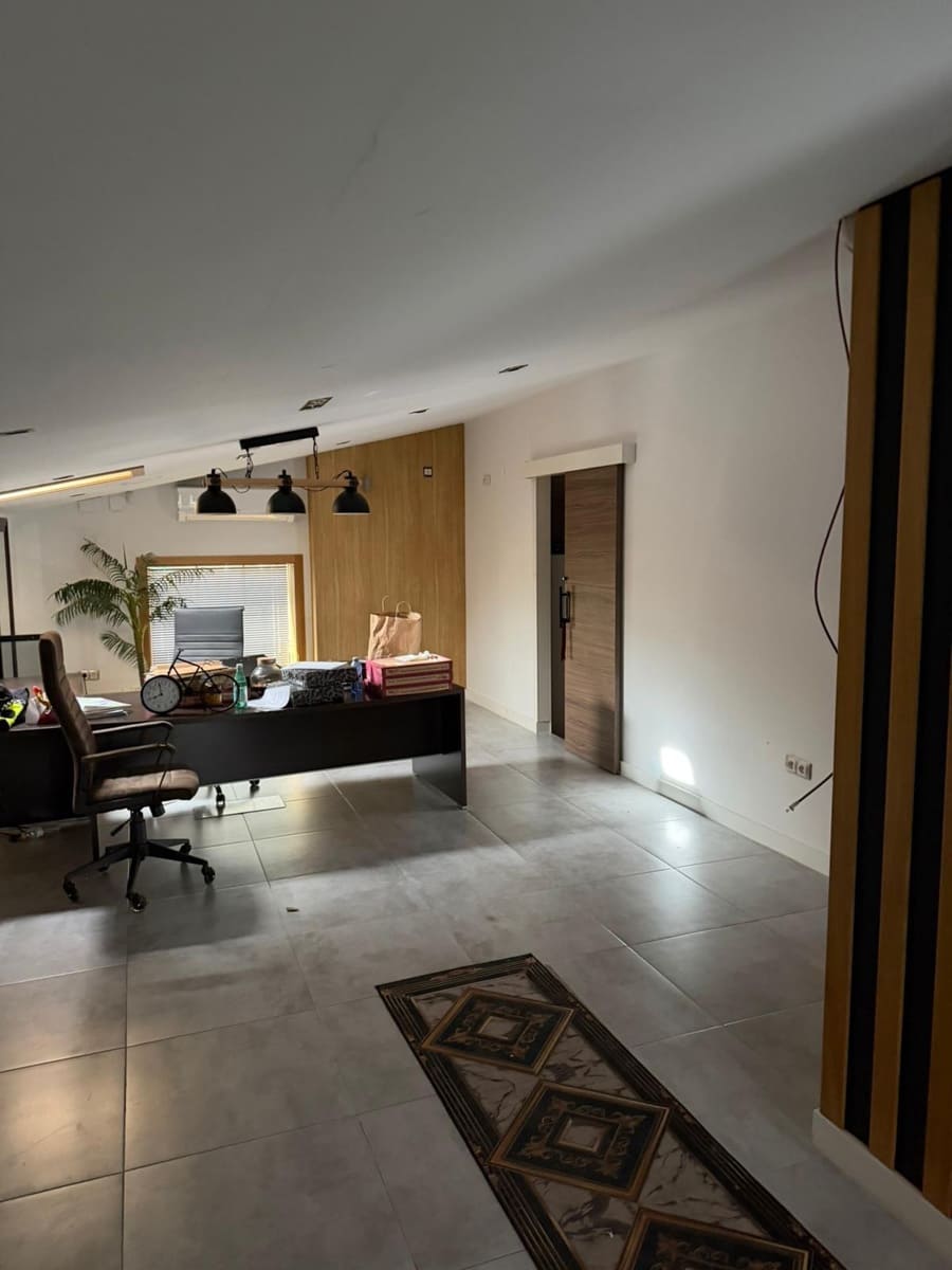 Företag till salu i Cordoba stad med garage - 238 000 € (Ref: 9901518)