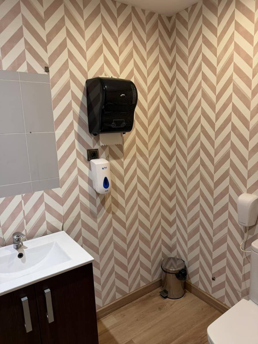 Företag till salu i Cordoba stad med garage - 238 000 € (Ref: 9901518)