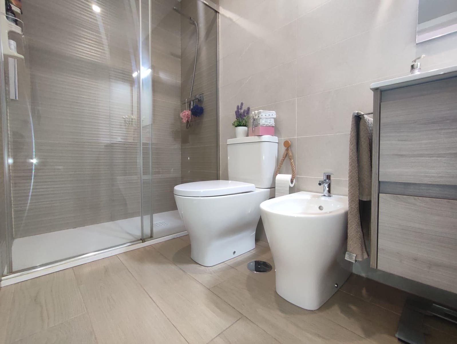 3 slaapkamer Flat te koop in Cordoba stad met zwembad garage - € 380.000 (Ref: 9901520)