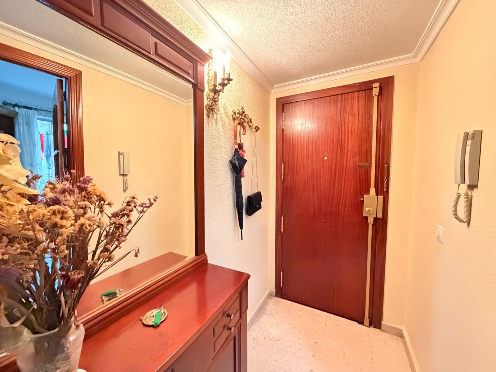 3 bedroom Flat for sale in Cordoba city with garage - € 229,900 (Ref: 9901521)