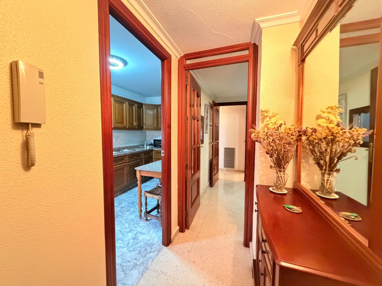 3 bedroom Flat for sale in Cordoba city with garage - € 229,900 (Ref: 9901521)
