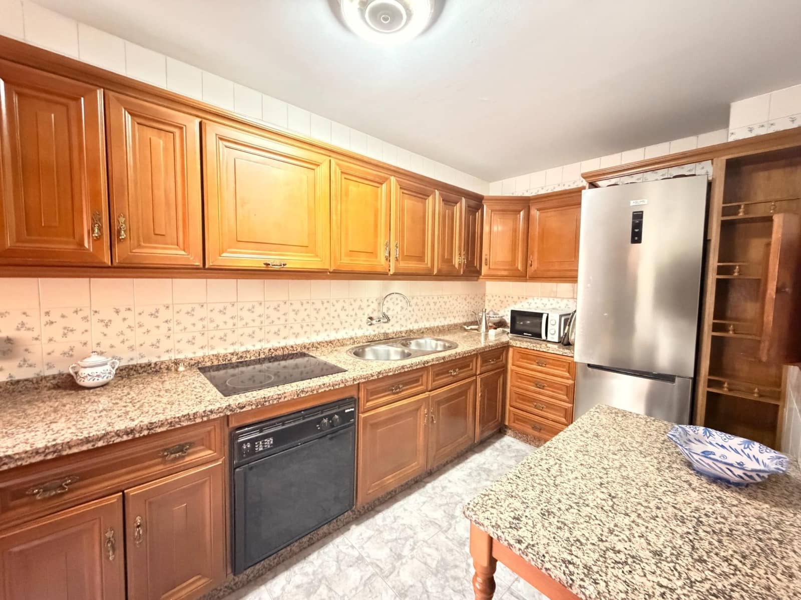 3 bedroom Flat for sale in Cordoba city with garage - € 229,900 (Ref: 9901521)