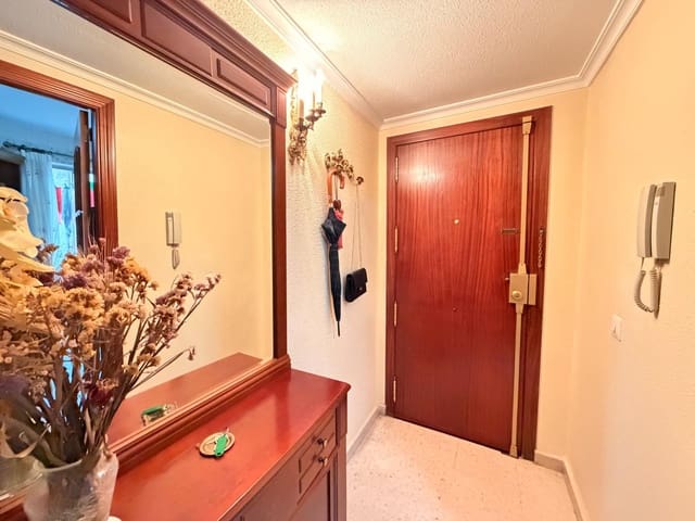 3 slaapkamer Flat te koop in Córdoba stad met garage - € 229.900 (Ref: 9901521)