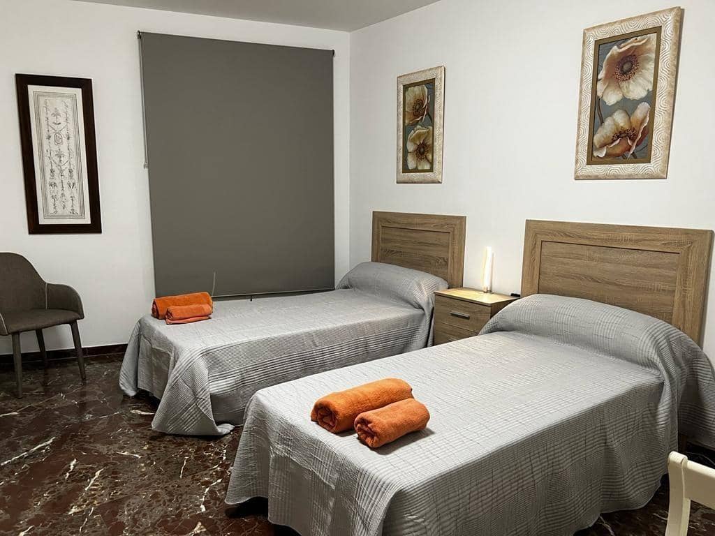 4 bedroom Apartment for sale in Cordoba city - € 199,999 (Ref: 9901525)