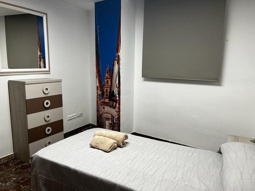 4 bedroom Apartment for sale in Cordoba city - € 199,999 (Ref: 9901525)